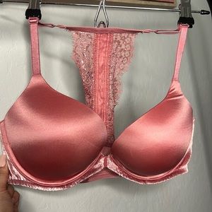 Victoria’s Secret bombshell bra